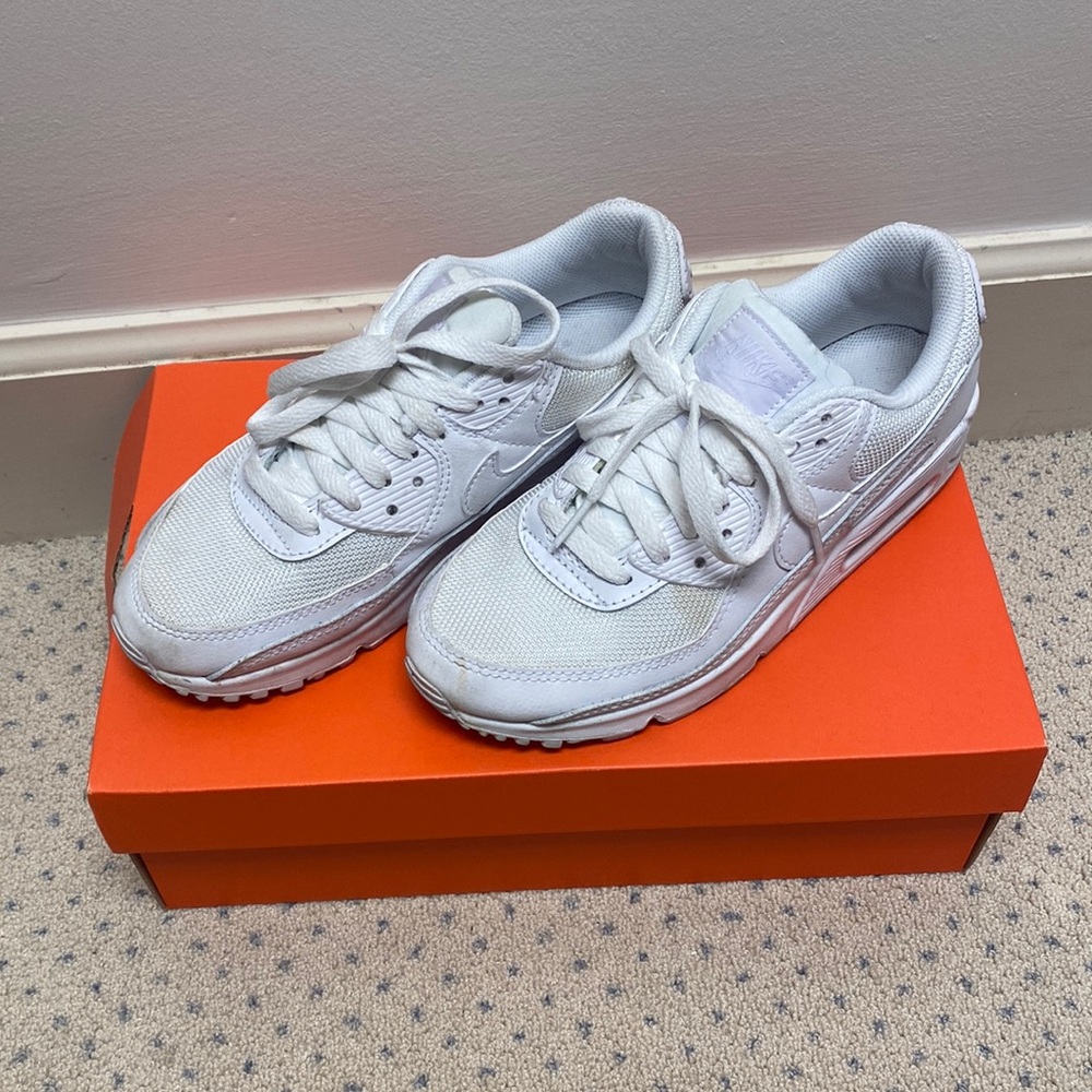 Womens NIKE air max white shoes